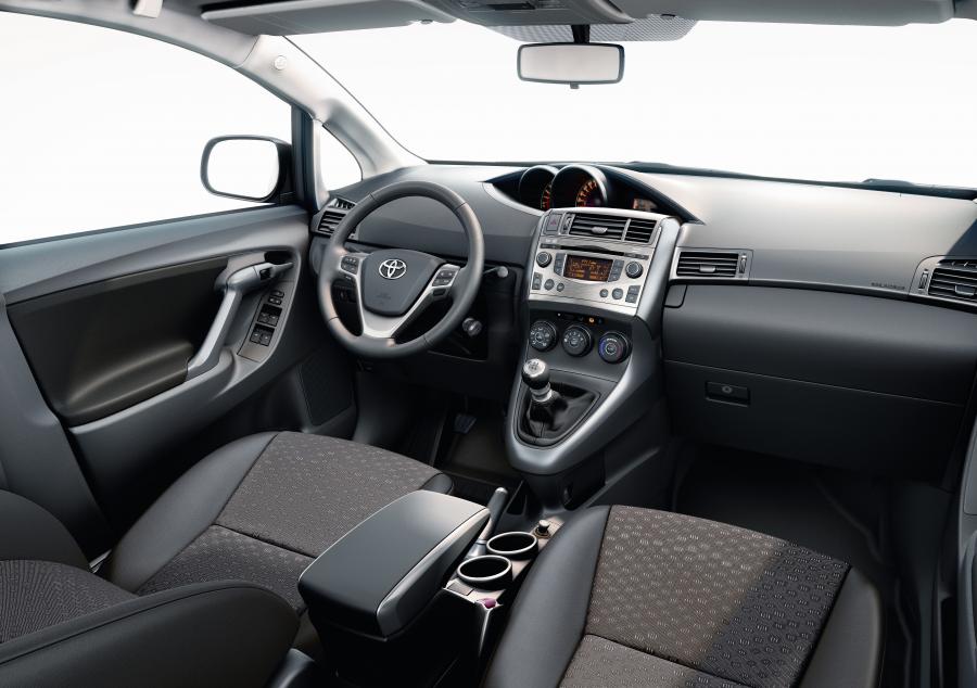 Toyota Verso 2009 года  (фото 5 из 65)